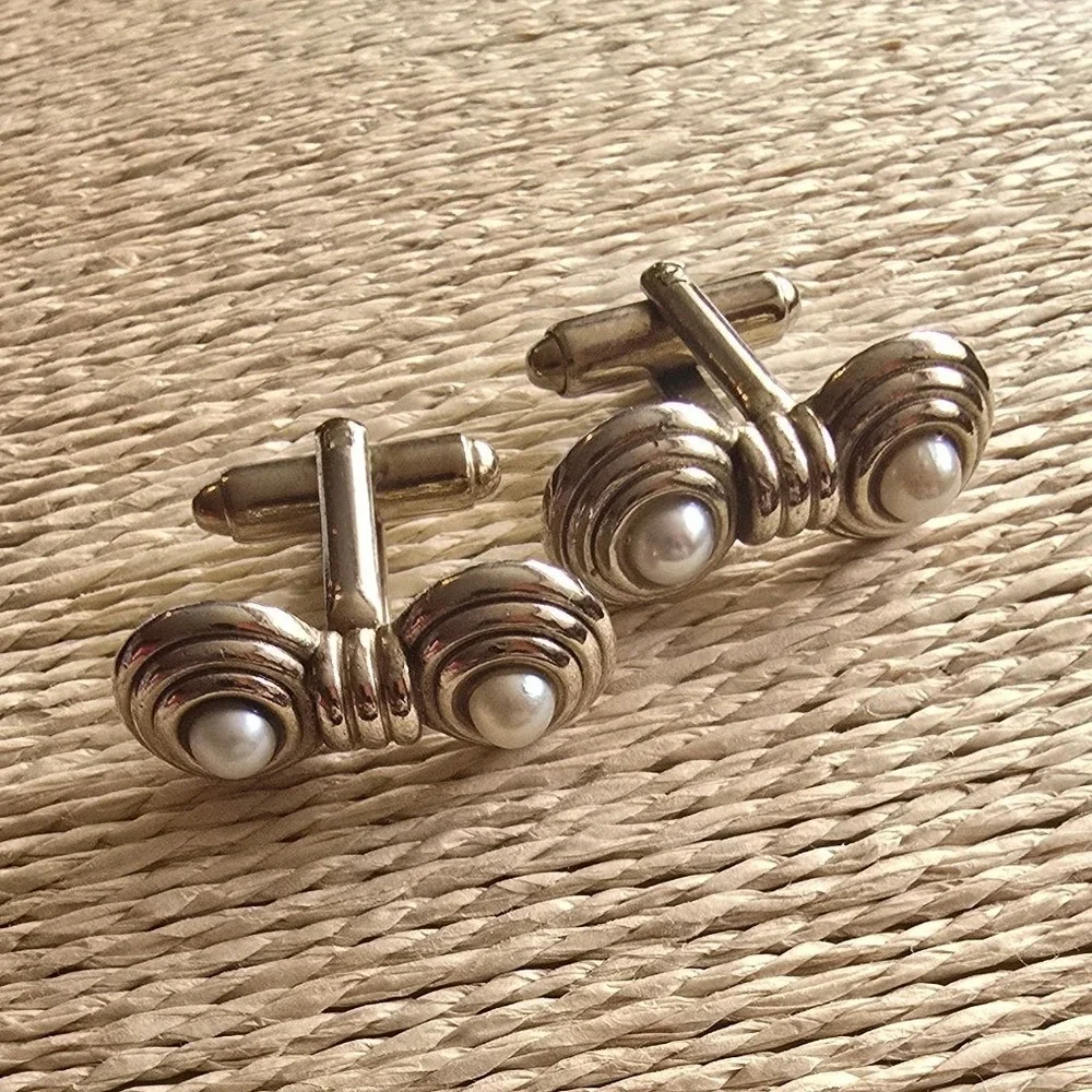 Vtg 70s cufflinks gold tone pearl business academia preppy old money accessorie